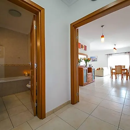B41 - Windmill Modern With Pool