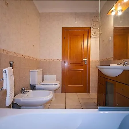 B41 - Windmill Modern With Pool 4*